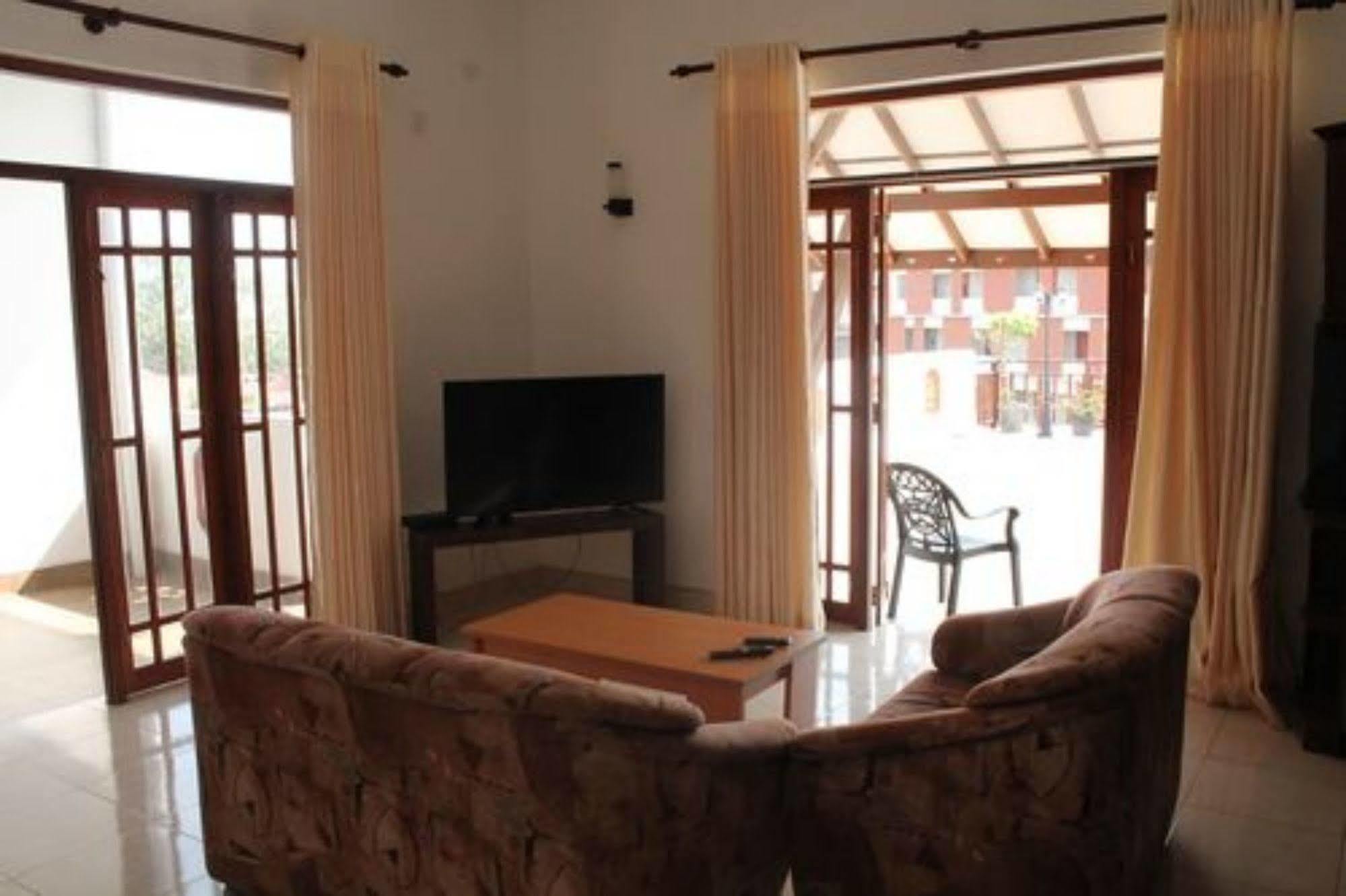 Prego Suites Ettukala Luaran gambar