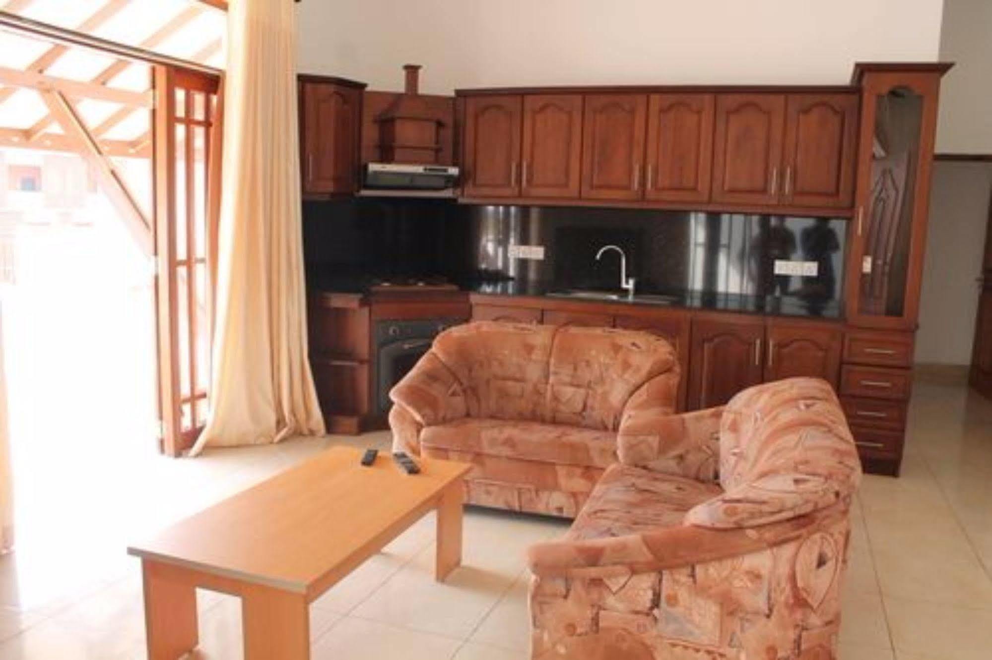 Prego Suites Ettukala Luaran gambar